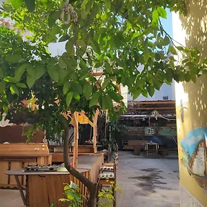Backpacker Tirana