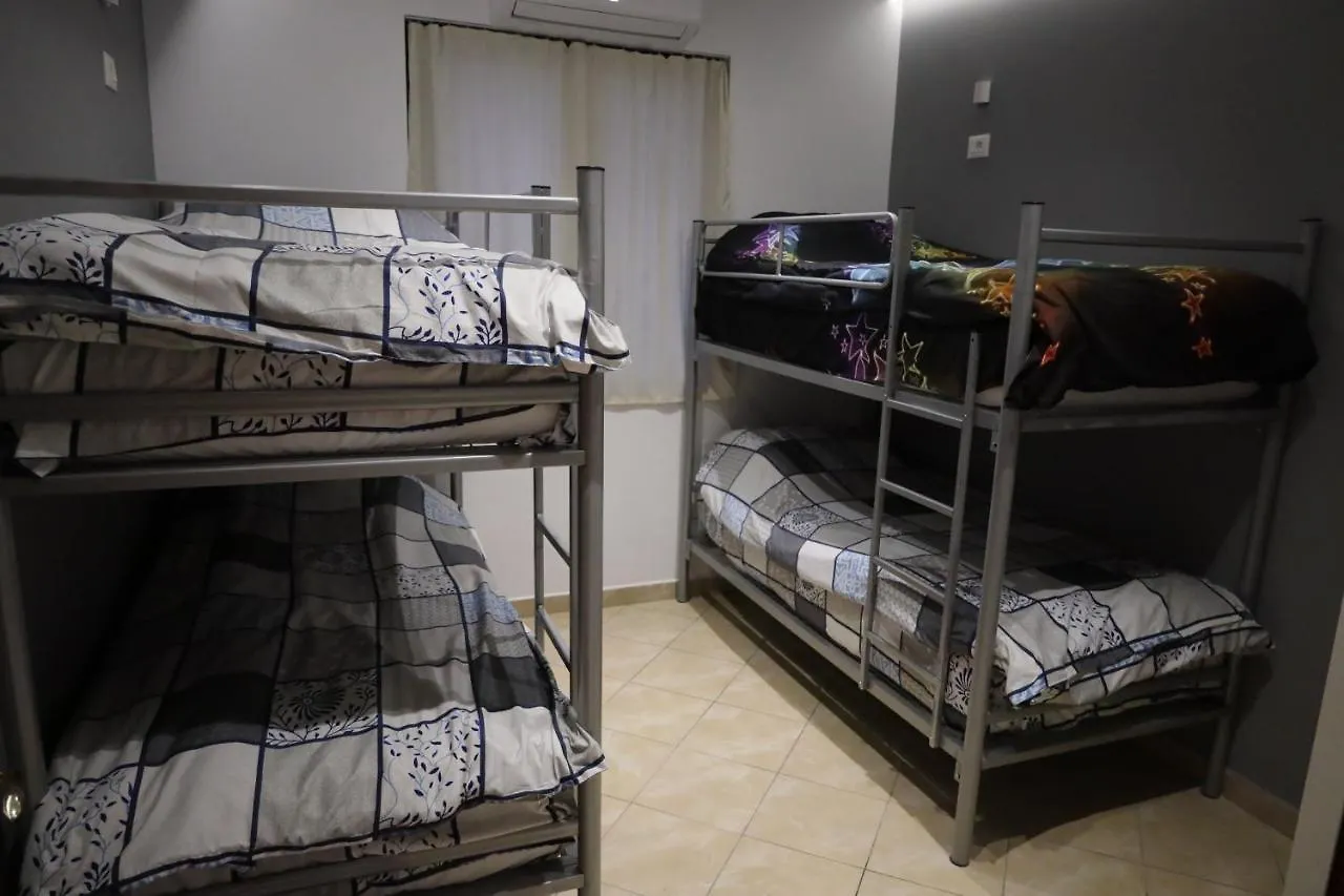 Sonche Hostel Tiran Arnavutluk